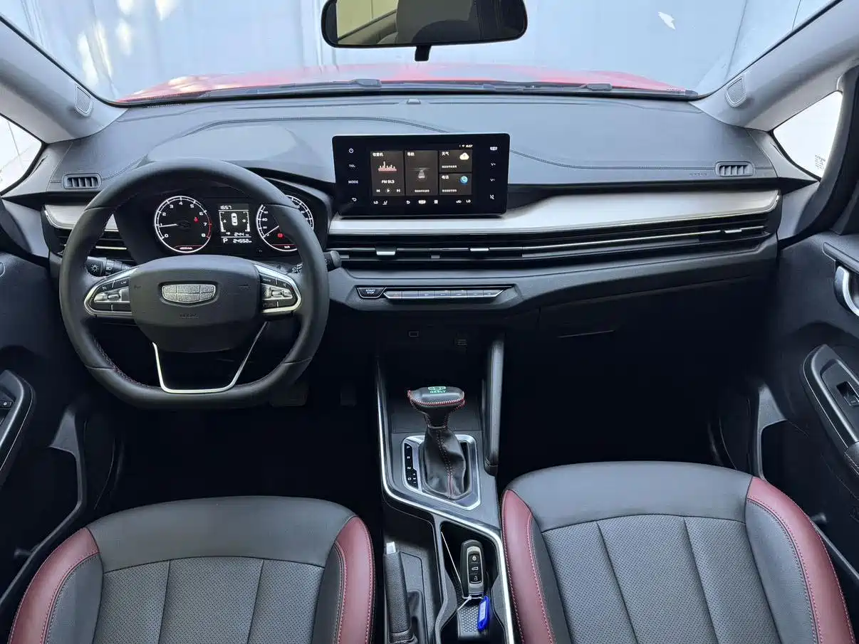 Фото 12 - Geely Vision X3