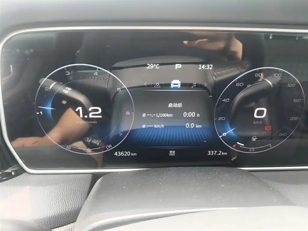 Hongqi HS5 2022 Facelift 2.0T Smart Flag Enjoyment Edition фото 12