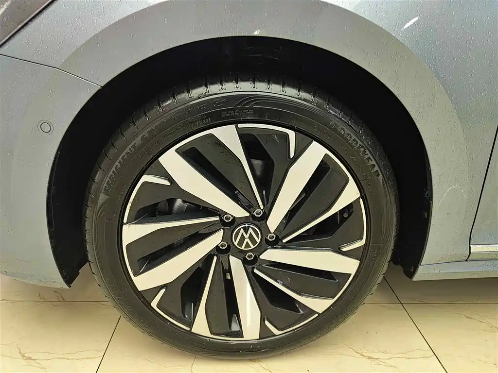 Volkswagen Passat 2022 330TSI Luxury Edition фото 8