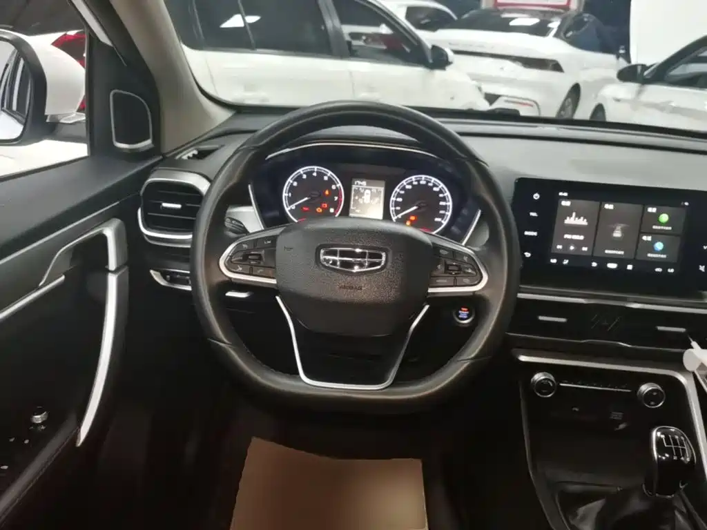 Фото 11 - Geely Coolray
