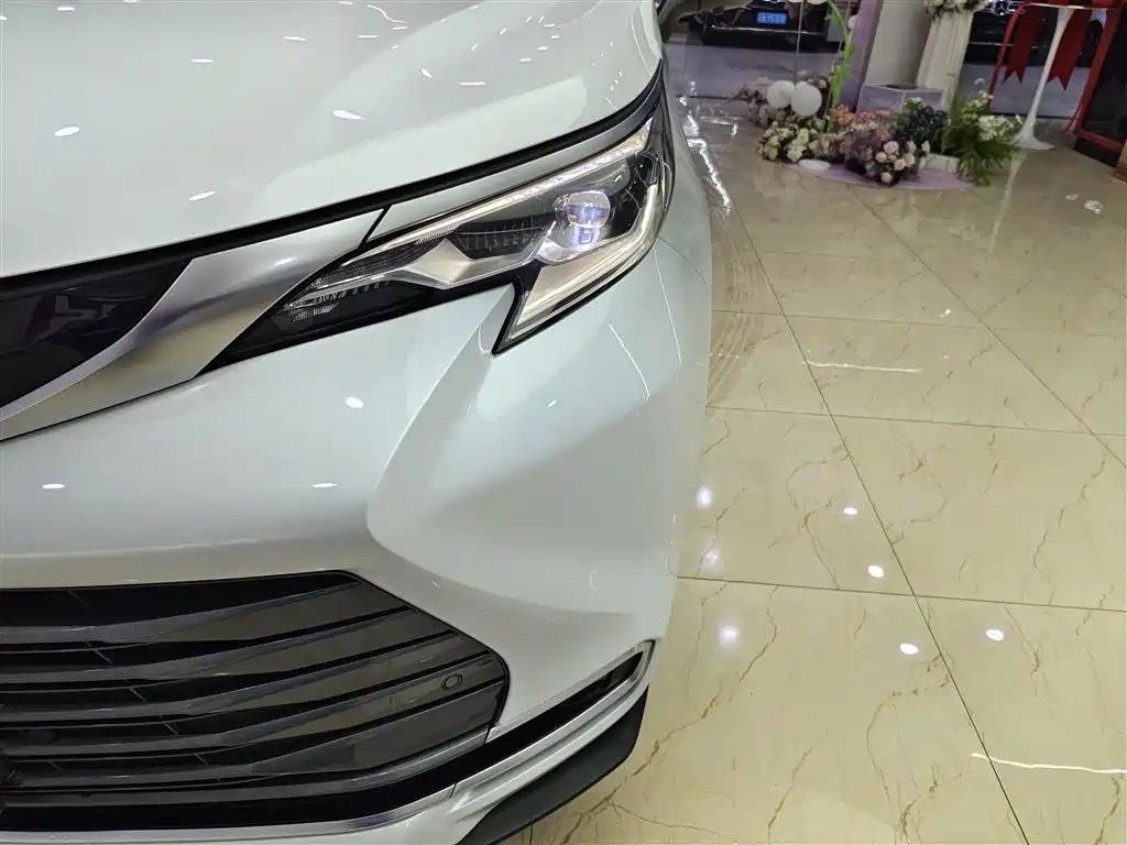 Toyota Sienna 2021 2.5L Hybrid Ultimate Edition фото 9