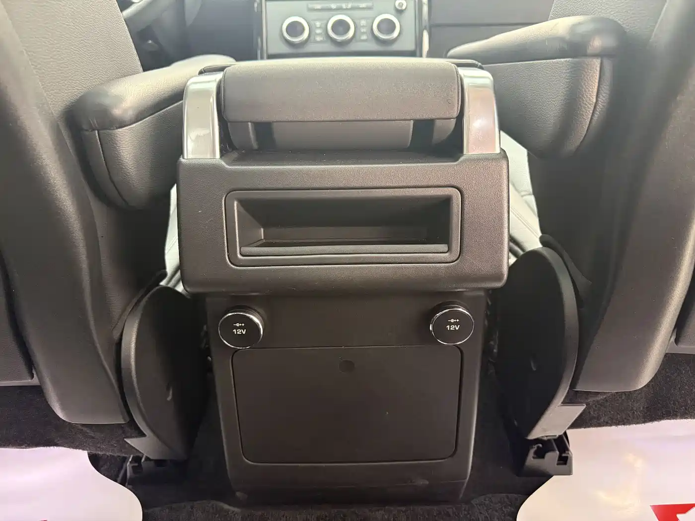Land Rover Discovery 2017 3.0 SC V6 SE фото 20