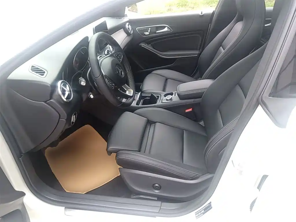 Mercedes-Benz CLA (Import) 2017 Facelift CLA 200 Style фото 15