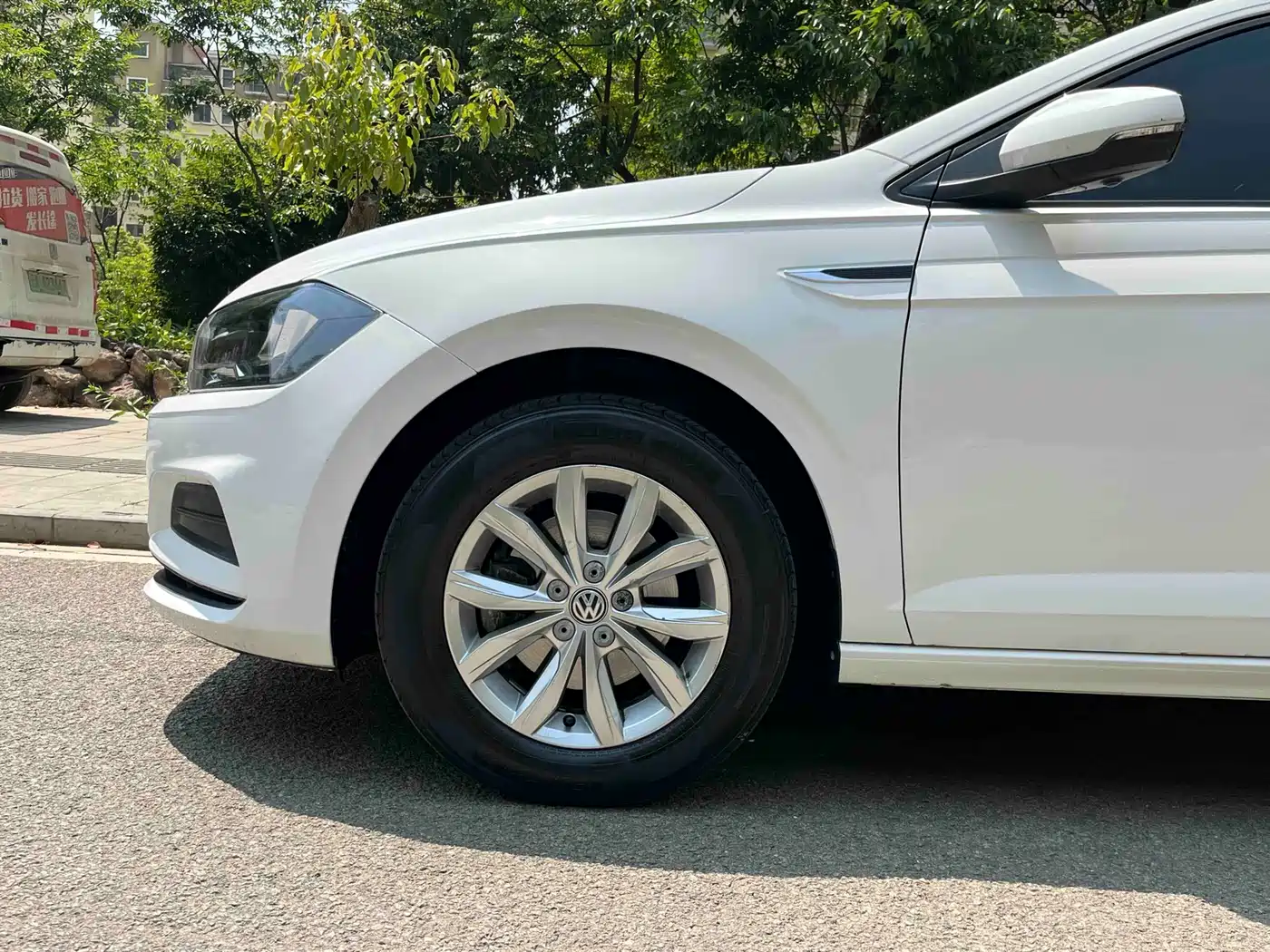 Volkswagen Polo 2019 Plus 1.5L Automatic Colorful Tech Edition фото 9
