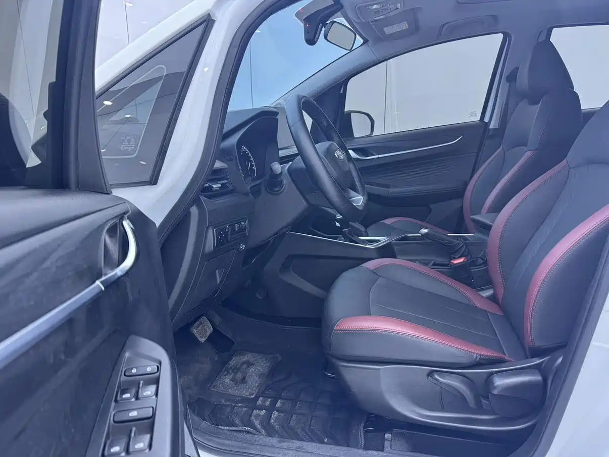Фото 10 - Geely Vision X3