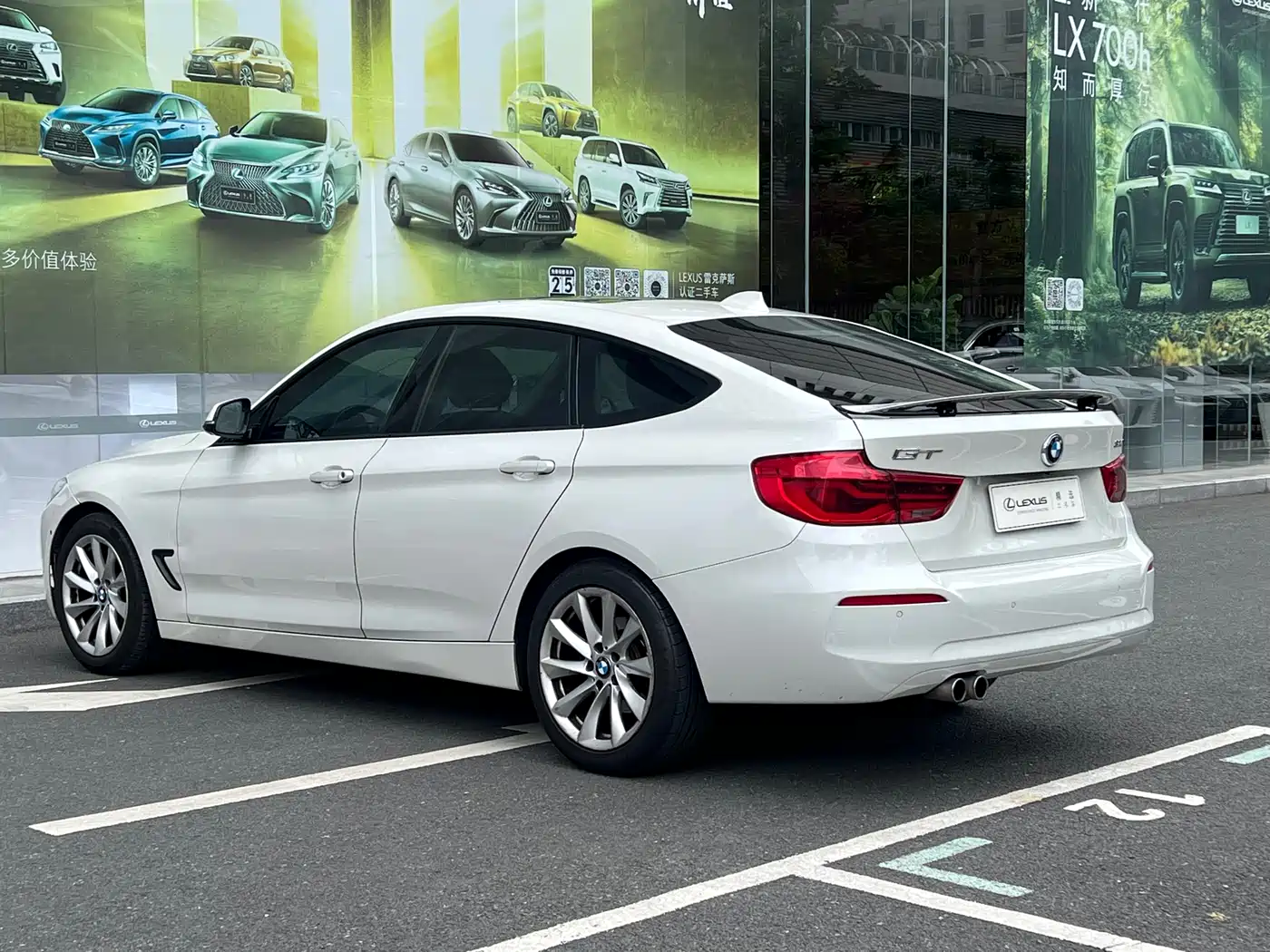 BMW 3 Series GT 2018 320i Fashion фото 9