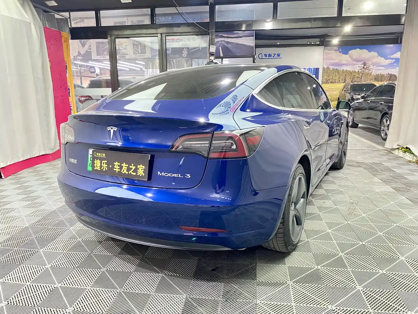 TESLA MODEL 3