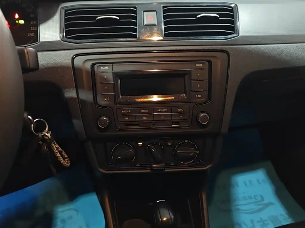 VOLKSWAGEN SANTANA