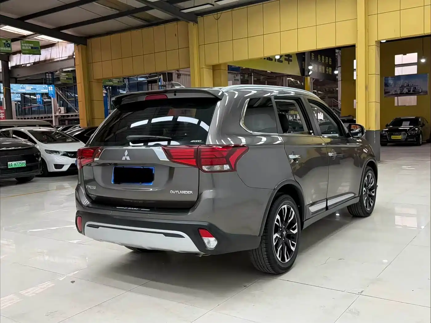 Mitsubishi Outlander 2021 2.4L 4WD Premium Edition 5-seater фото 7