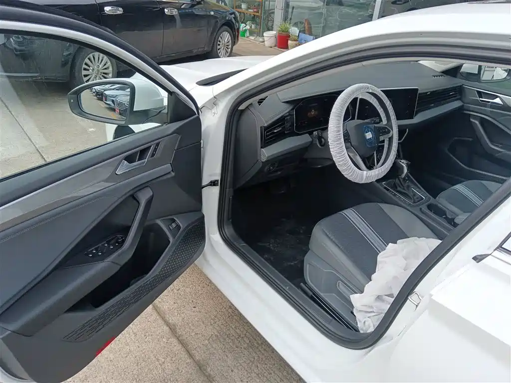 Volkswagen Sagitar 2025 Model Year Facelift 200TSI DSG Soaring Edition фото 15