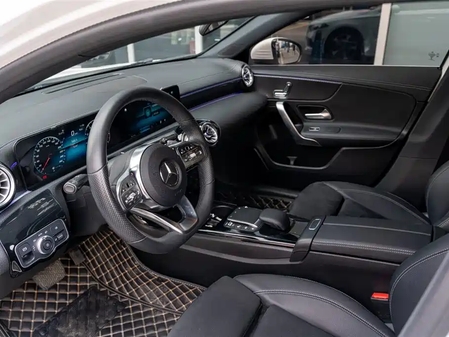 Mercedes-Benz A-Class 2023 A 200 L Fashion фото 16