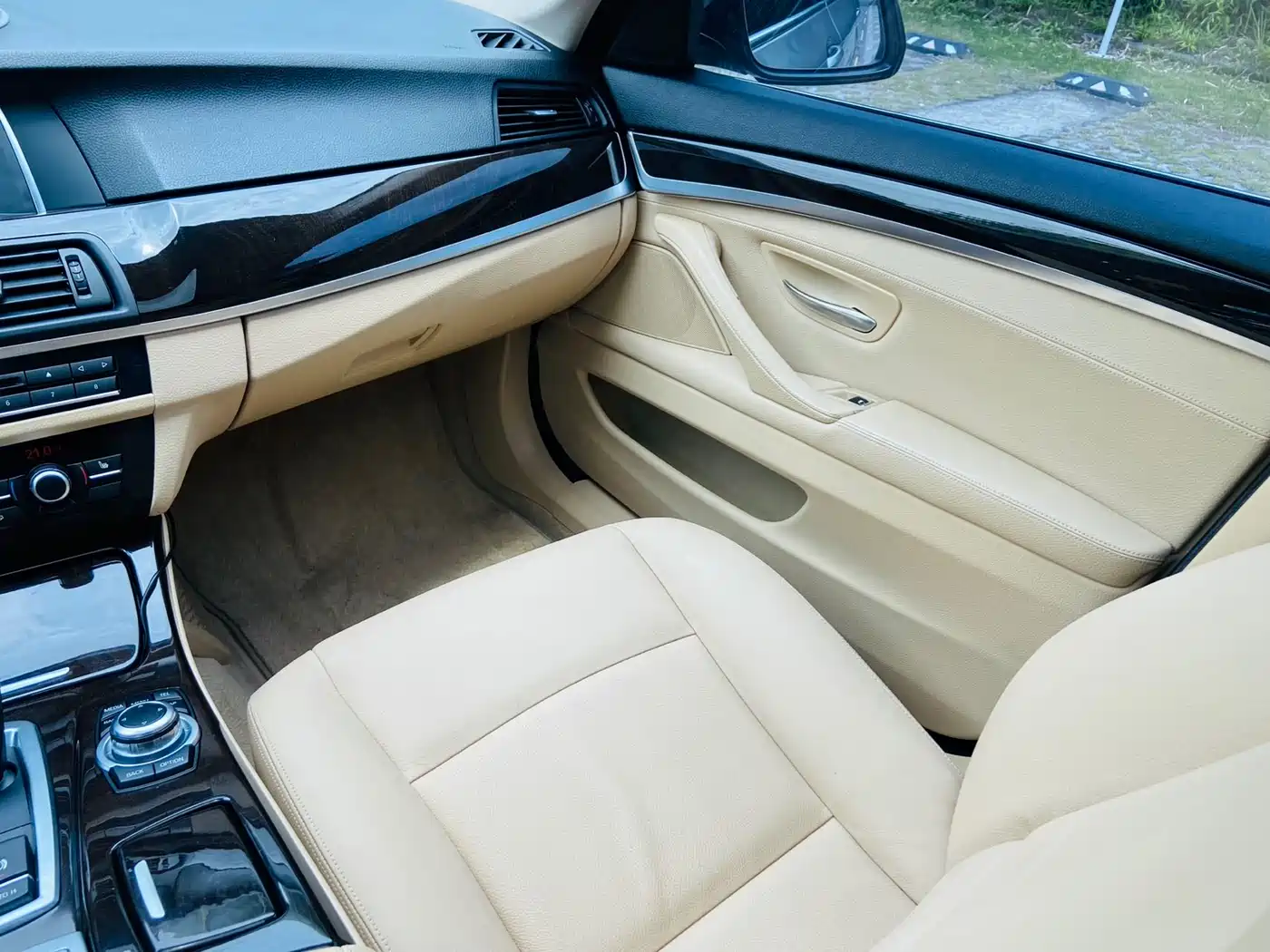 BMW 5 Series 2014 525Li Leading фото 22