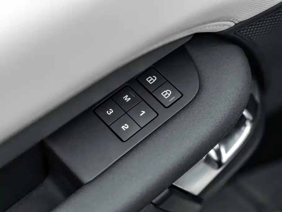 Land Rover Discovery 2024 2024 360PS Dynamic SE