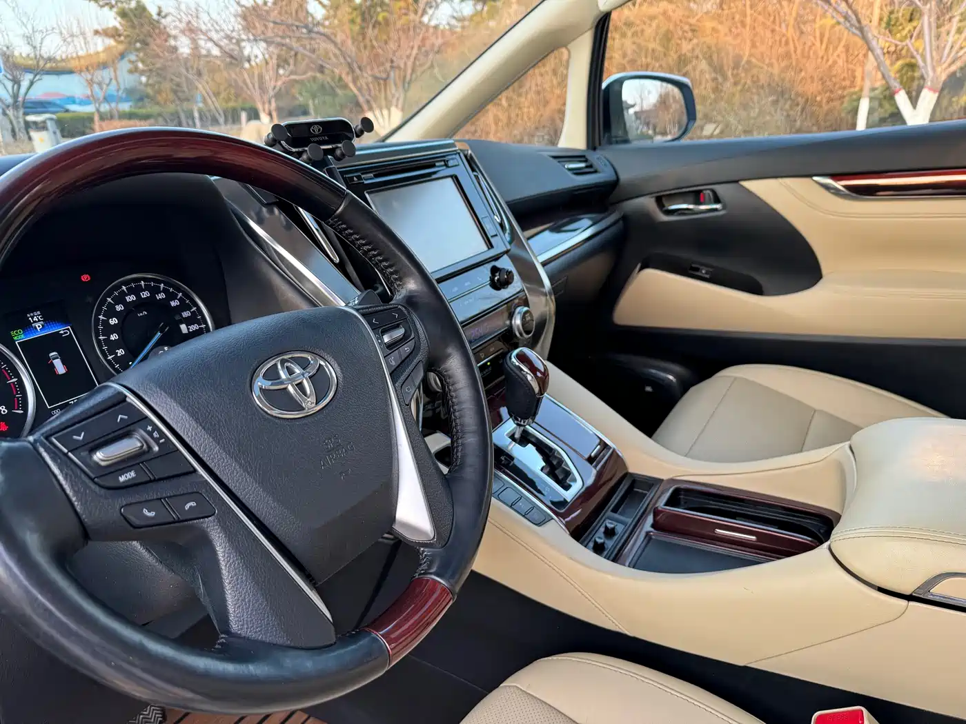 Toyota Alphard 2015 3.5L Luxury Edition фото 9