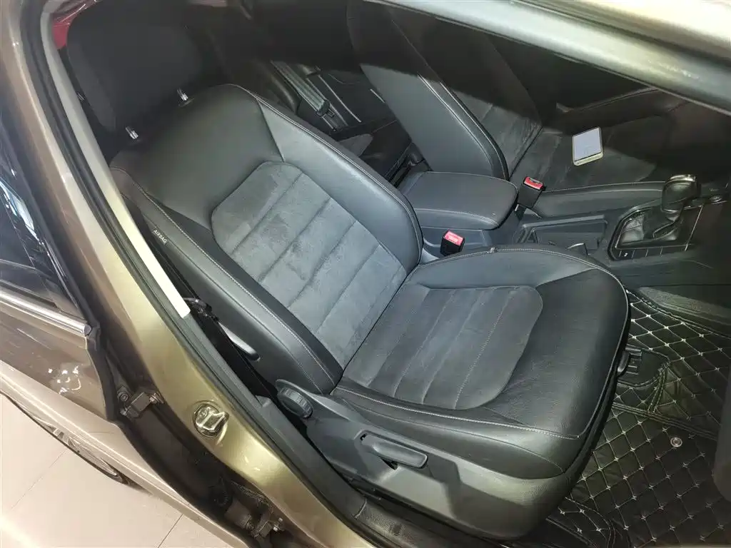 Volkswagen Golf Sportsvan 2018 230TSI Automatic Luxury фото 25