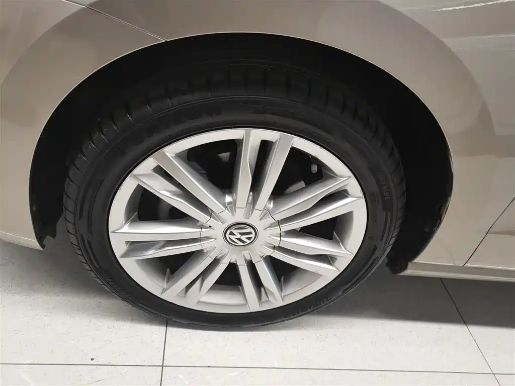 Volkswagen Golf Sportsvan 2018 230TSI Automatic Luxury фото 23