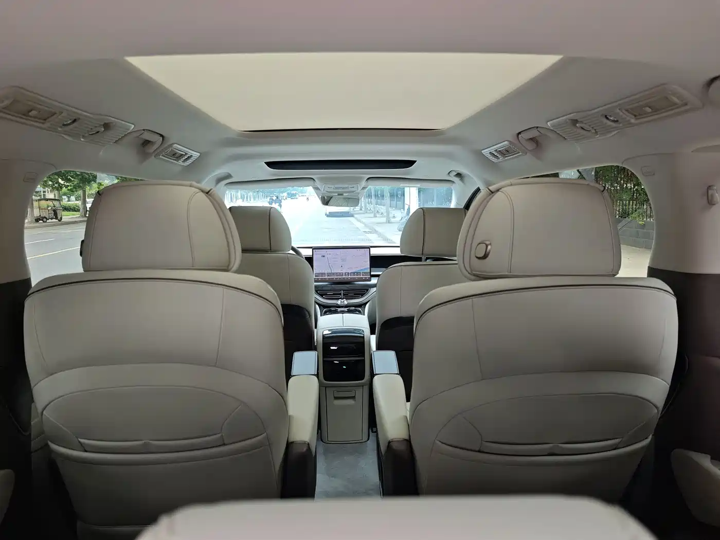 Denza D9 2022 DM-i 1040 Premium фото 8