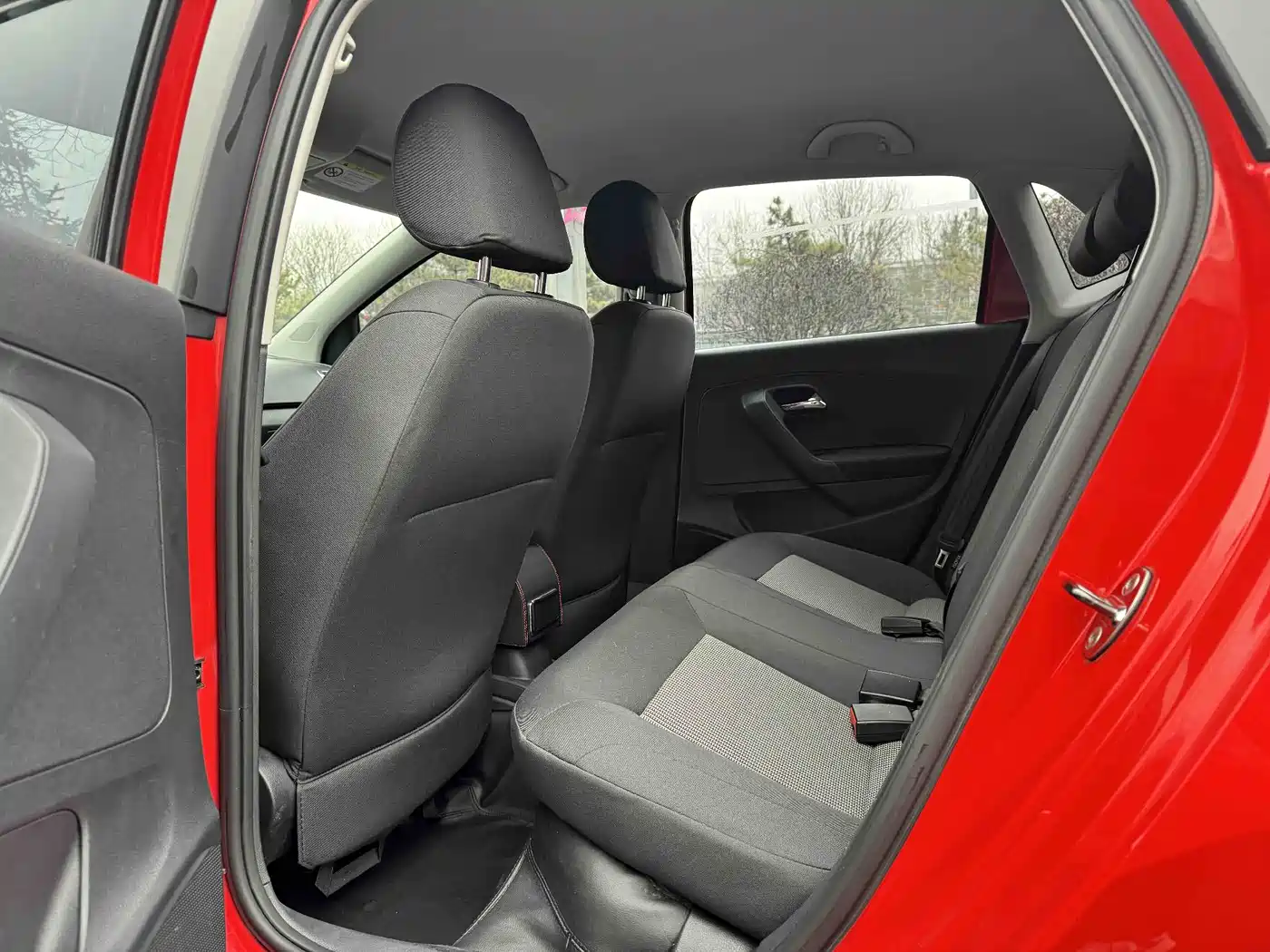 Volkswagen Polo 2014 1.4L Manual Trend Edition фото 8