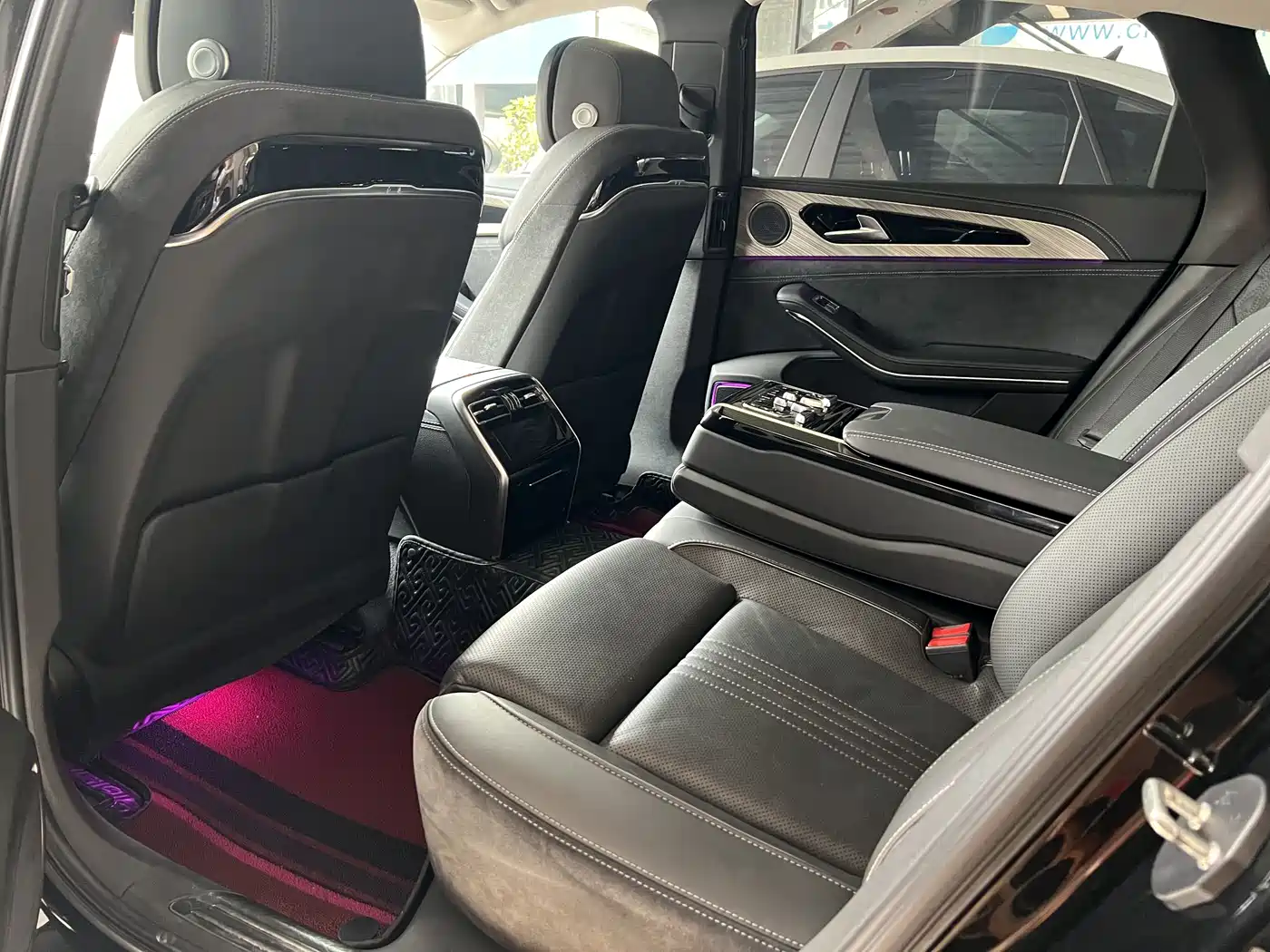 Hongqi H9 2020 3.0T Smart Connection Qi Chang Edition фото 8