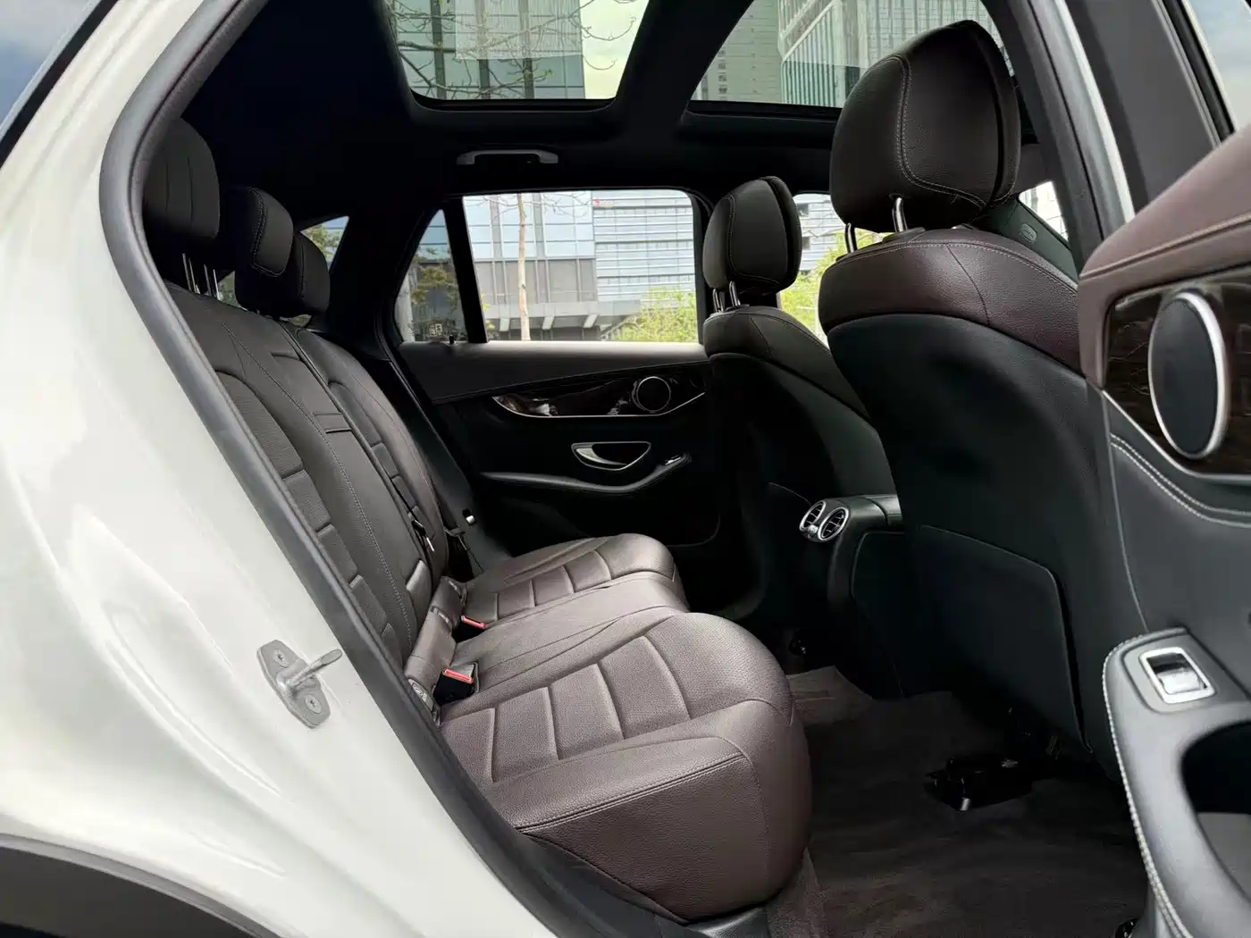Mercedes-Benz GLC 2018 Facelift GLC 260 4MATIC Luxury фото 15
