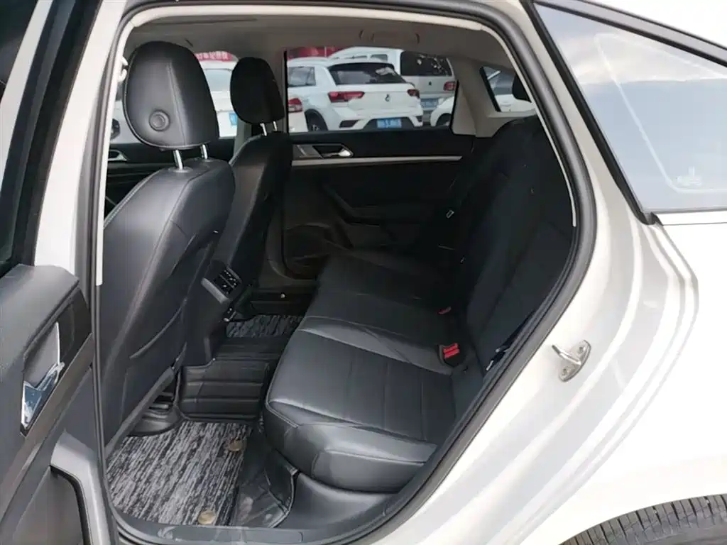 Volkswagen Lavida 2022 1.5L Auto Comfort Edition фото 17