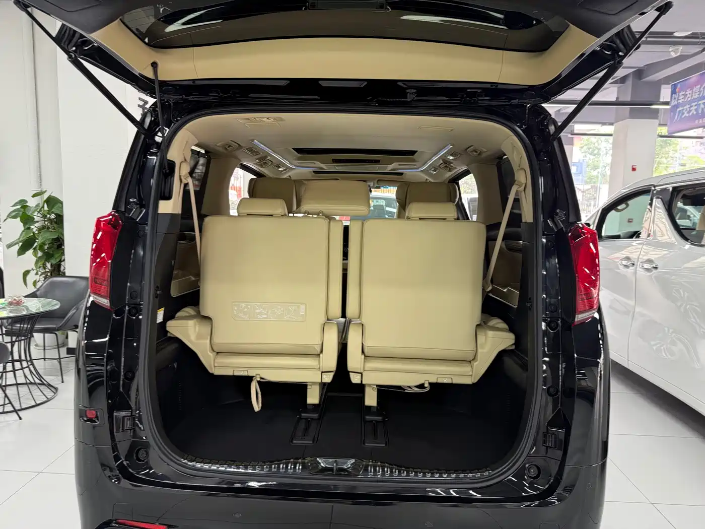 Toyota Alphard 2018 Facelift 3.5L Luxury Edition фото 4