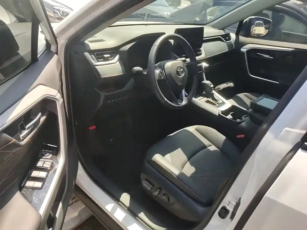 Toyota RAV4 Rongfang 2024 2.0L CVT FWD Style Plus Edition фото 16