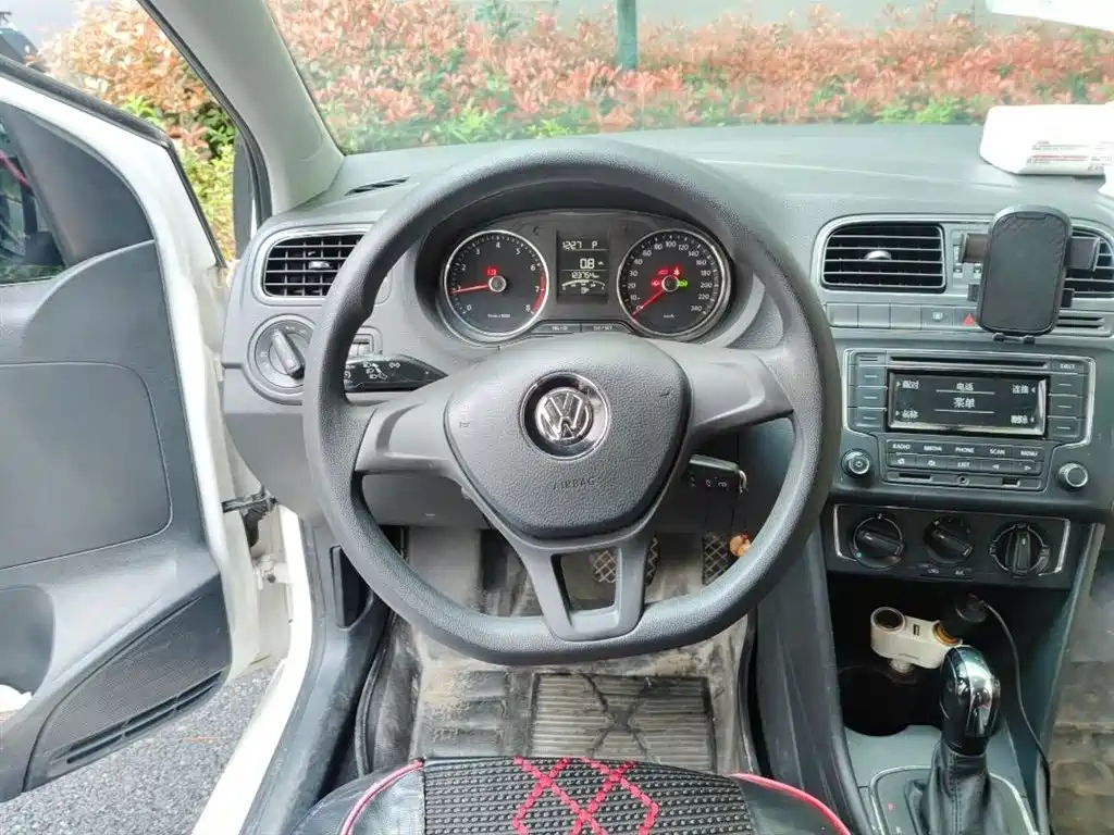 Volkswagen Polo 2014 1.4L Automatic Comfort Edition фото 13