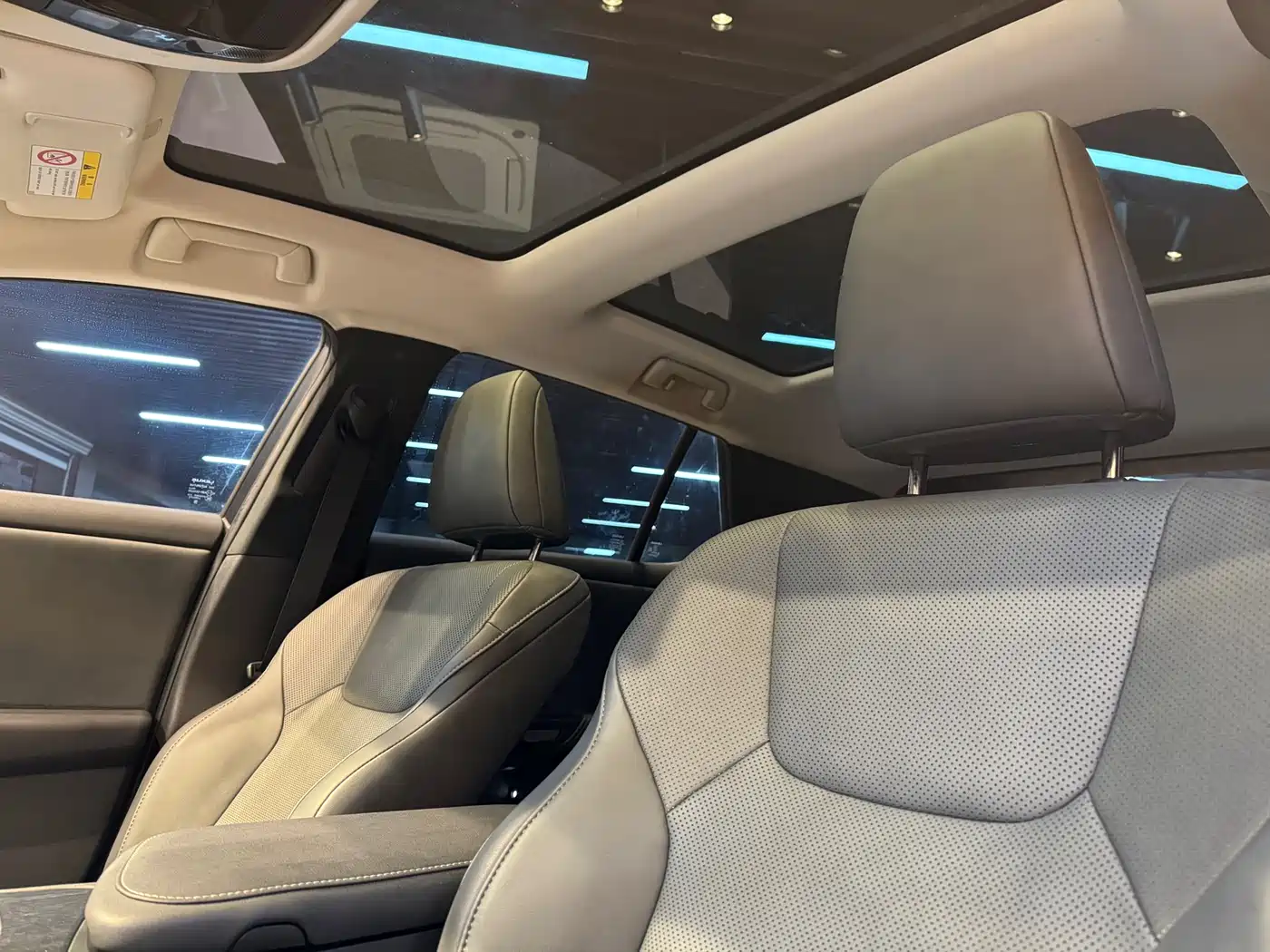 Lexus RZ 2023 450e 4WD Deluxe фото 8