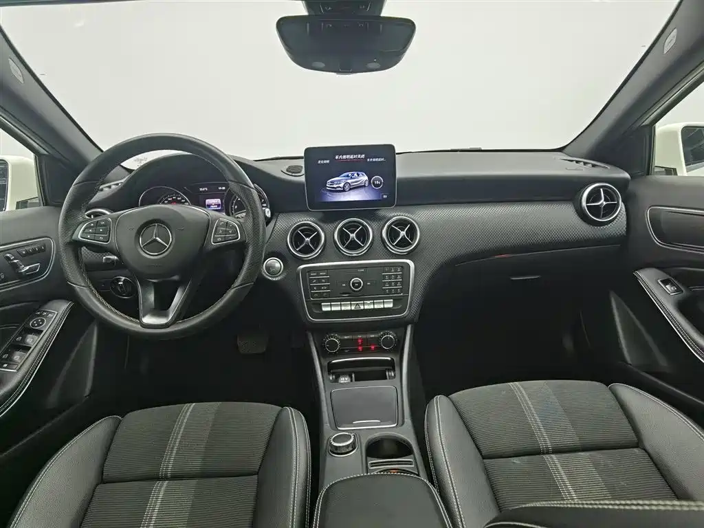 Mercedes-Benz A-Class (Import) 2018 A 200 Fashion фото 5