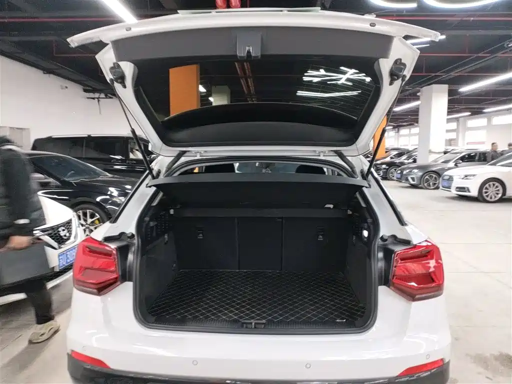 AUDI Q2L E-TRON