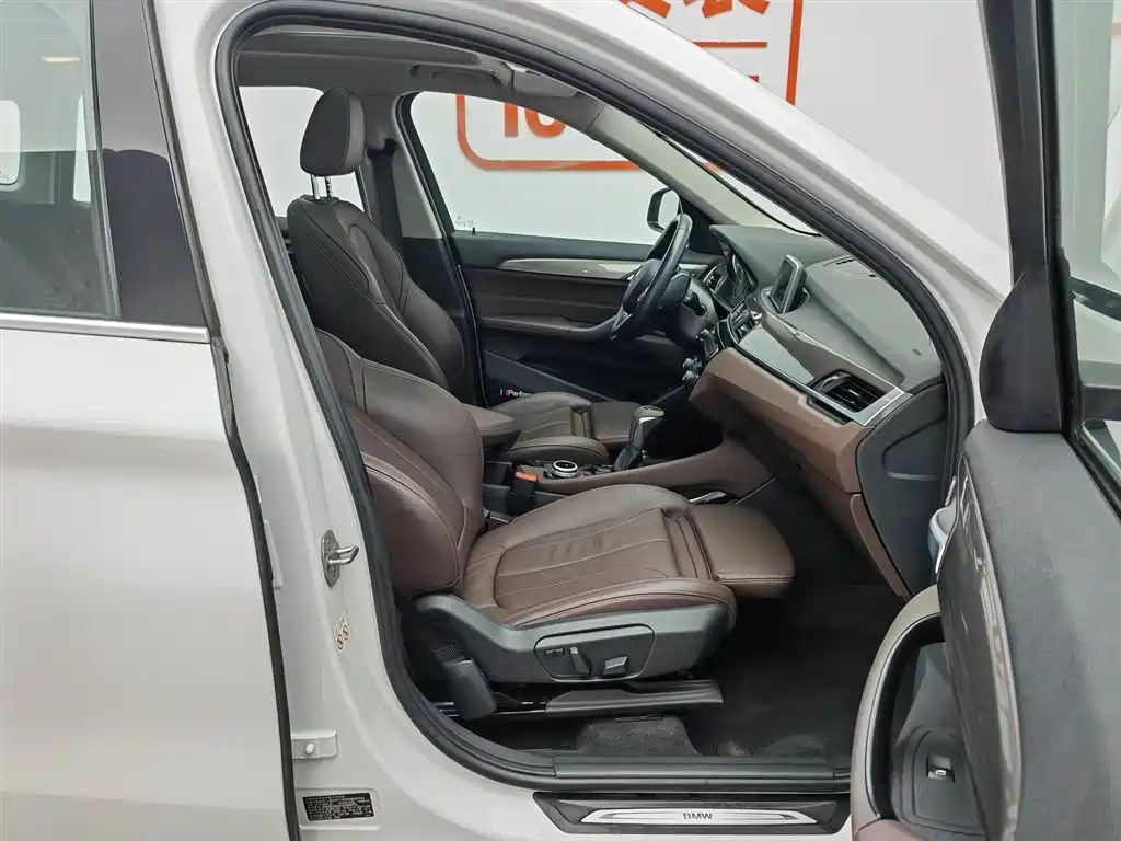 BMW X1 2018 sDrive18Li Premium Model фото 23