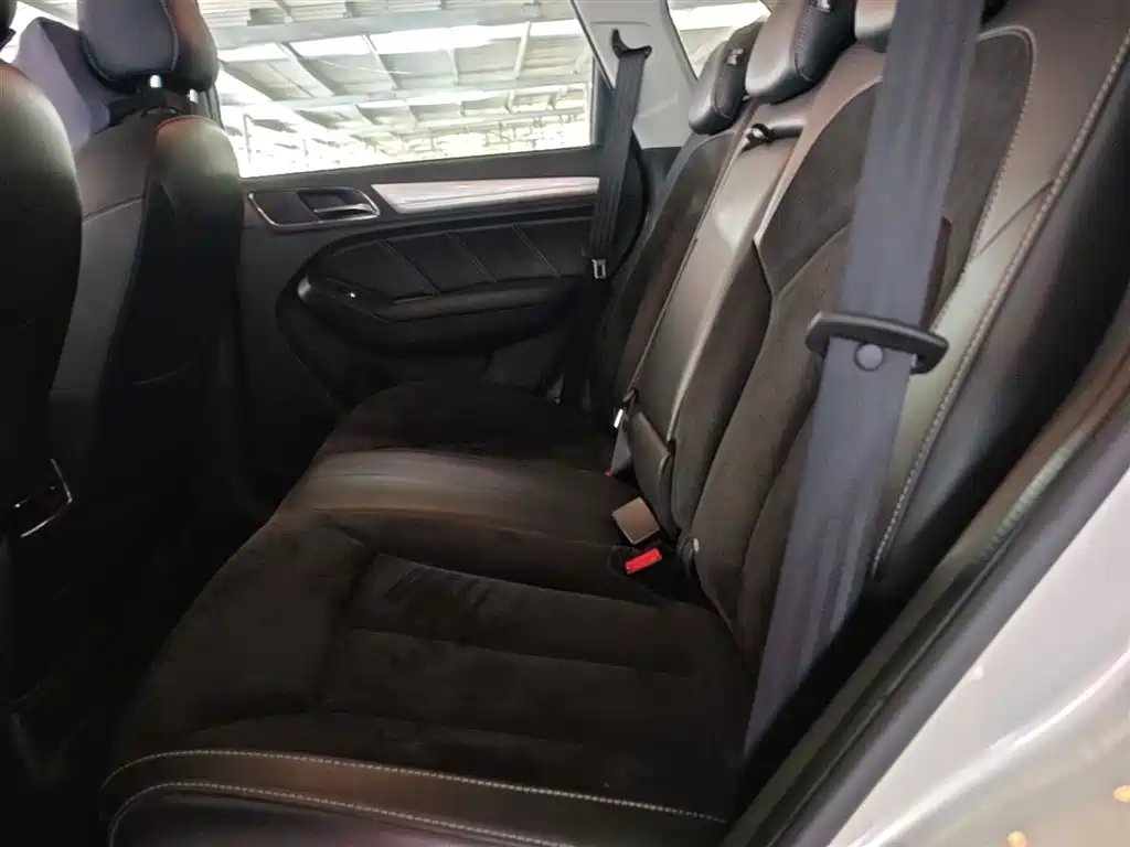 ROEWE RX5 NEW ENERGY