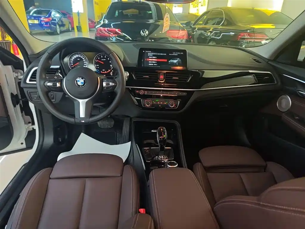 BMW 1 Series 2021 120i M Sport Shadow Edition фото 10