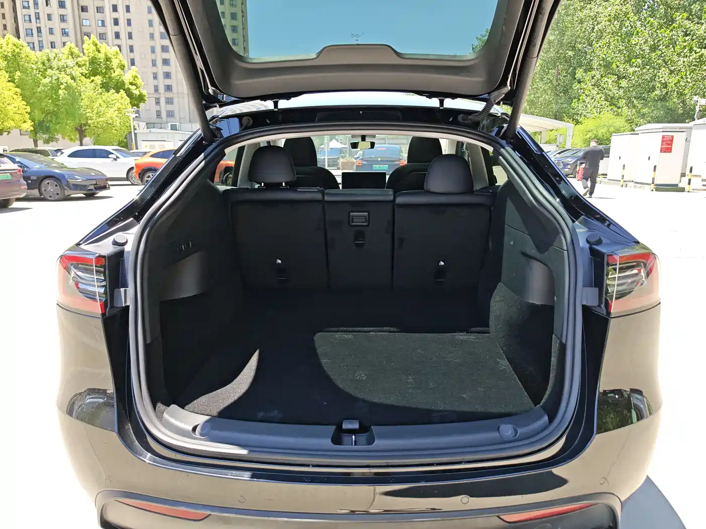 Tesla Model Y 2022 Facelift Rear-Wheel Drive Version 14