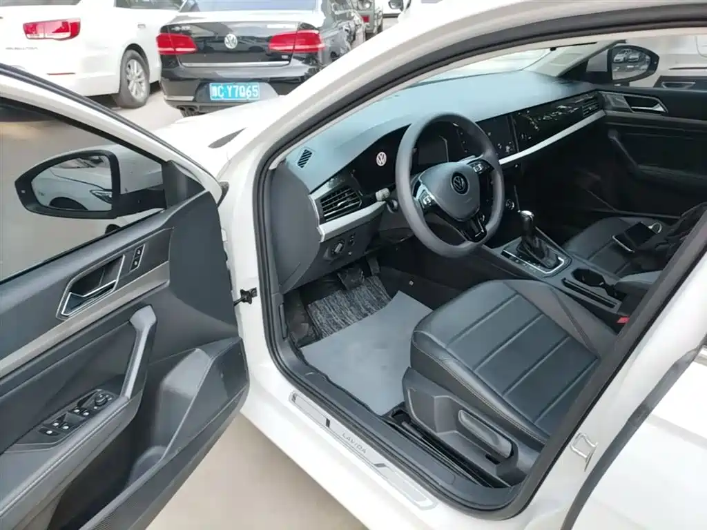 Volkswagen Lavida 2022 1.5L Auto Comfort Edition фото 16