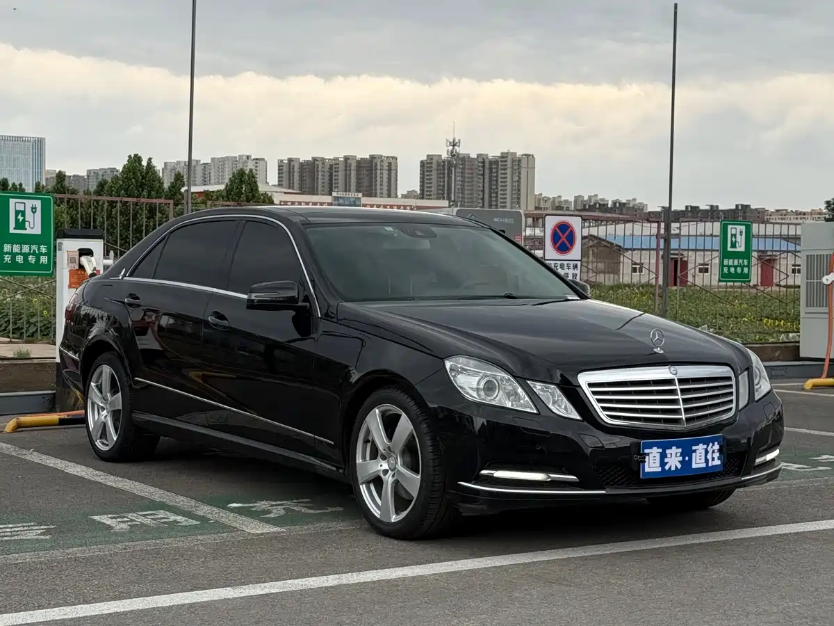 Mercedes-Benz E-Class 2013 Model E 260 L CGI Fashion фото 3