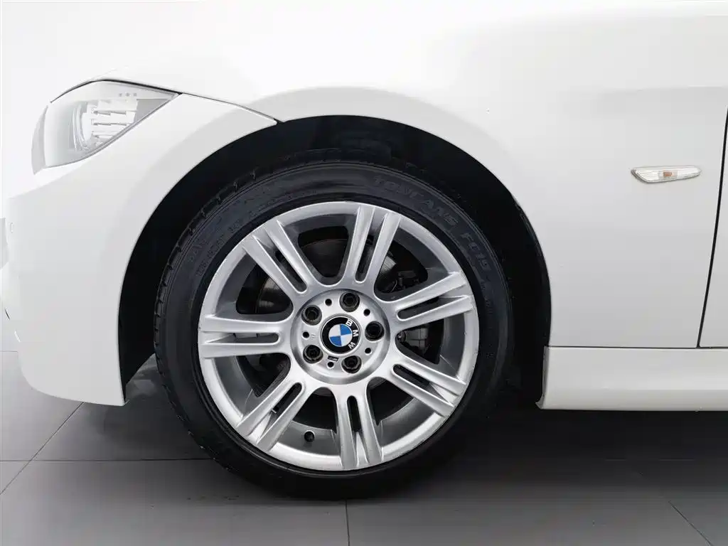 BMW 3 Series (Import) 2010 325i Luxury фото 17