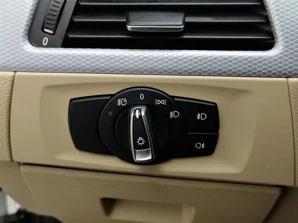 BMW 3 Series (Import) 2010 325i Luxury фото 21