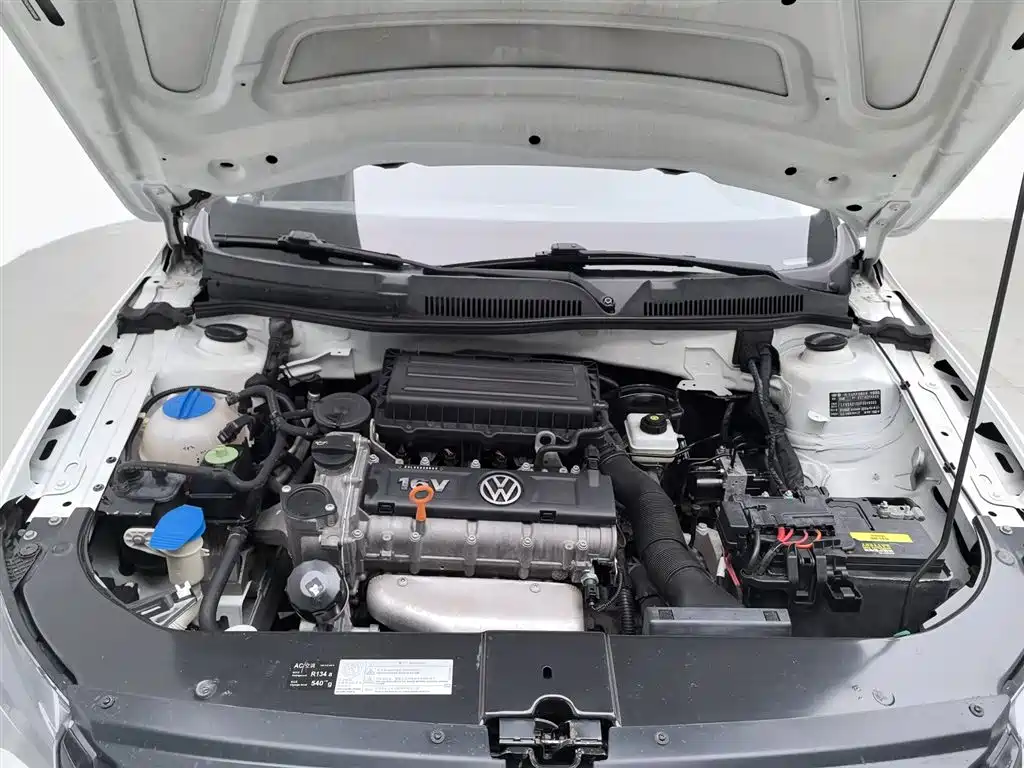 Volkswagen Bora 2014 1.6L Automatic Fashion Edition фото 6