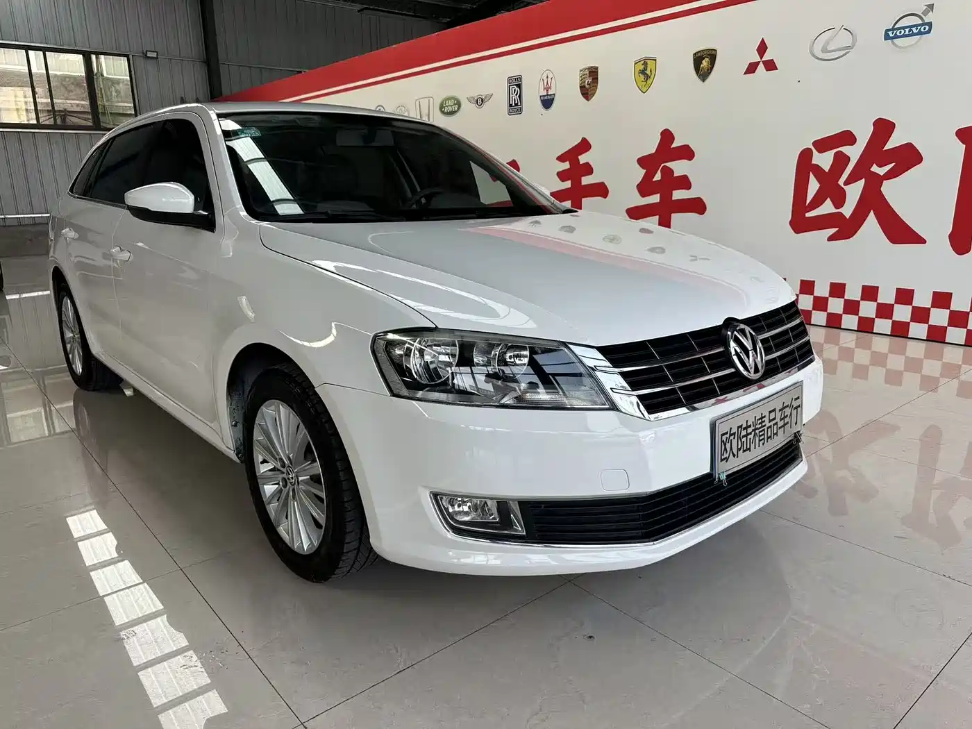 Volkswagen Lavida Tour 2013 1.6L Automatic Comfort фото 3