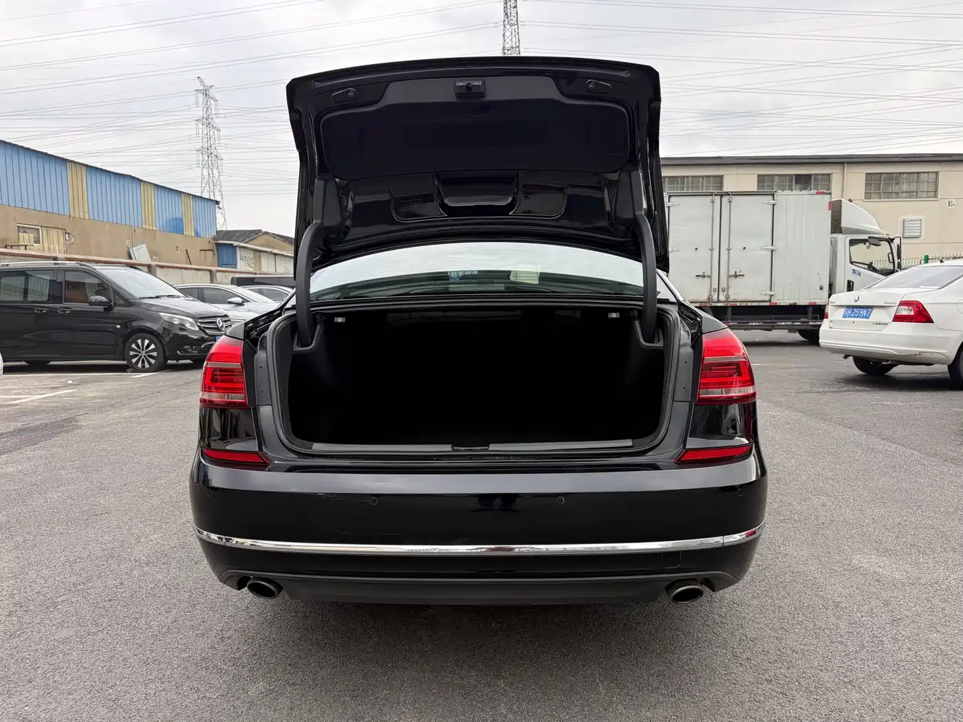 Volkswagen Passat 2017 330TSI DSG Luxury фото 23