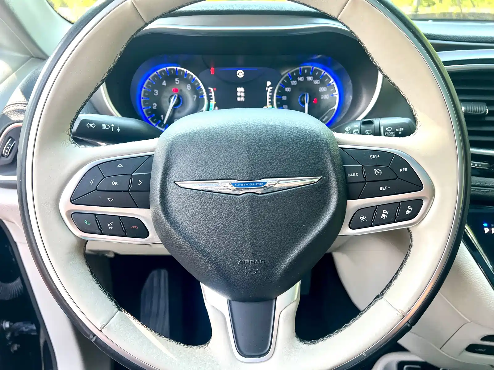 Фото 10 - Chrysler Pacifica