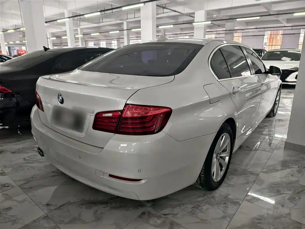 BMW 5 Series 2017 520Li Classic Edition фото 4
