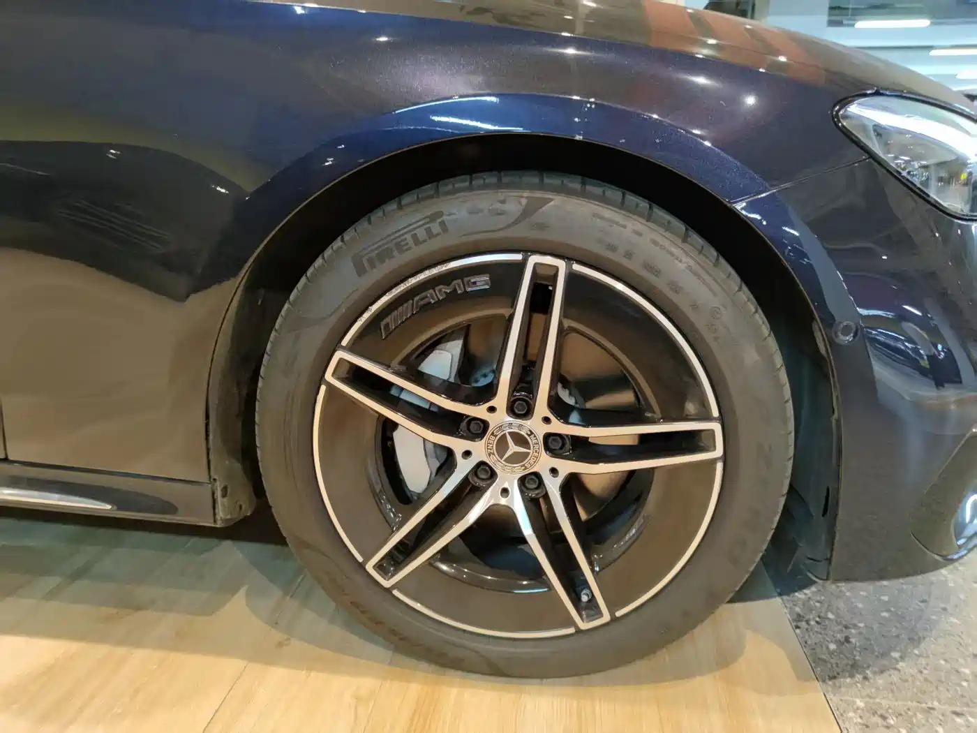 Фото 15 - Mercedes-Benz E-Class