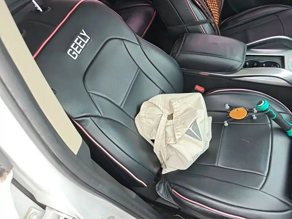 Фото 25 - Geely Atlas