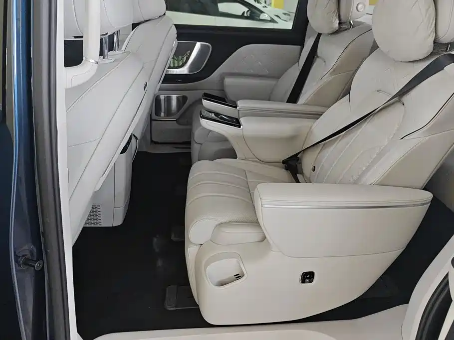 Voyah Dreamer 2026 2025 Model PHEV Basic Version
