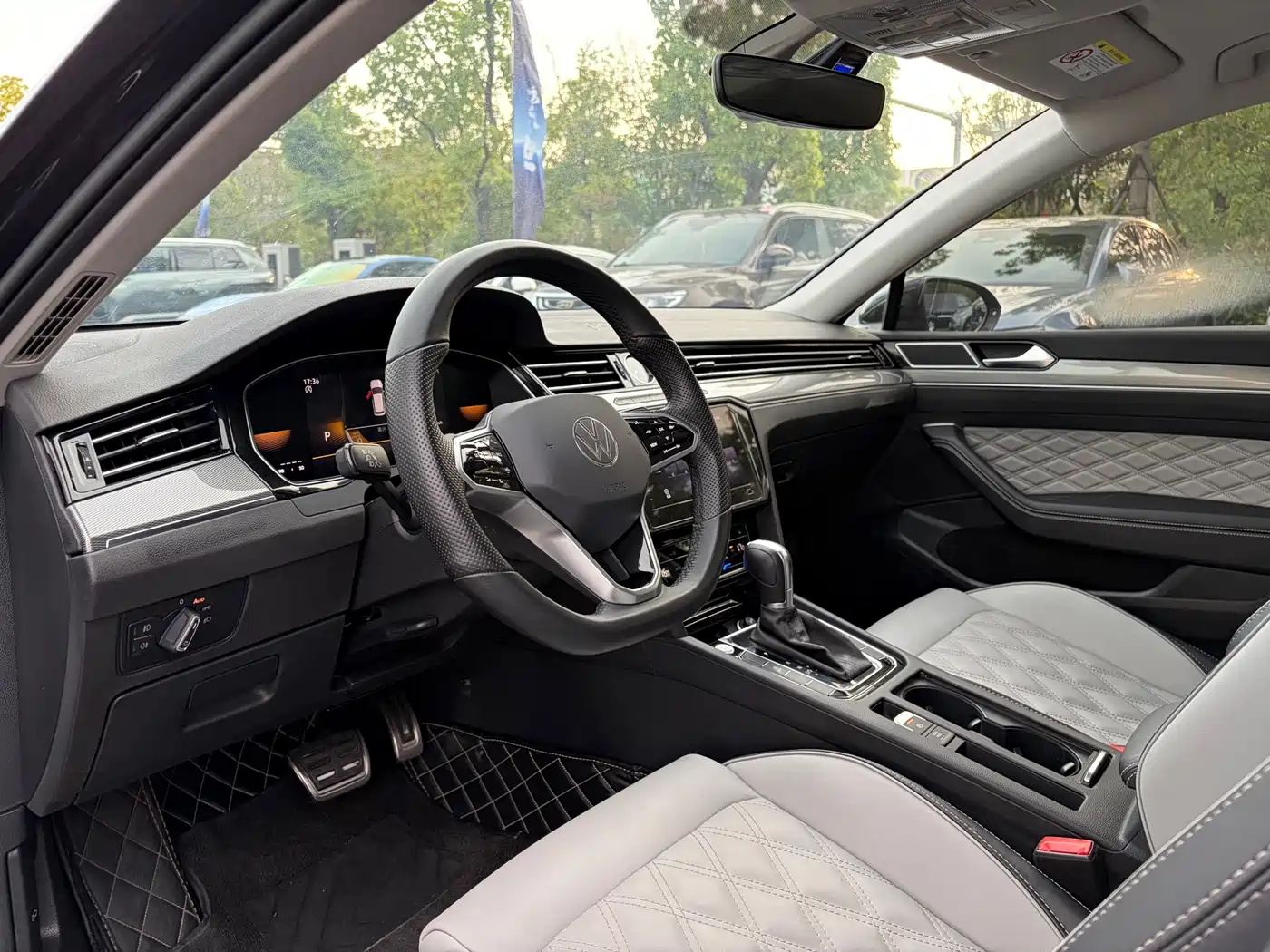 Volkswagen Magotan 2023 2 Million Units Anniversary Edition 330TSI DSG Leading Type фото 4