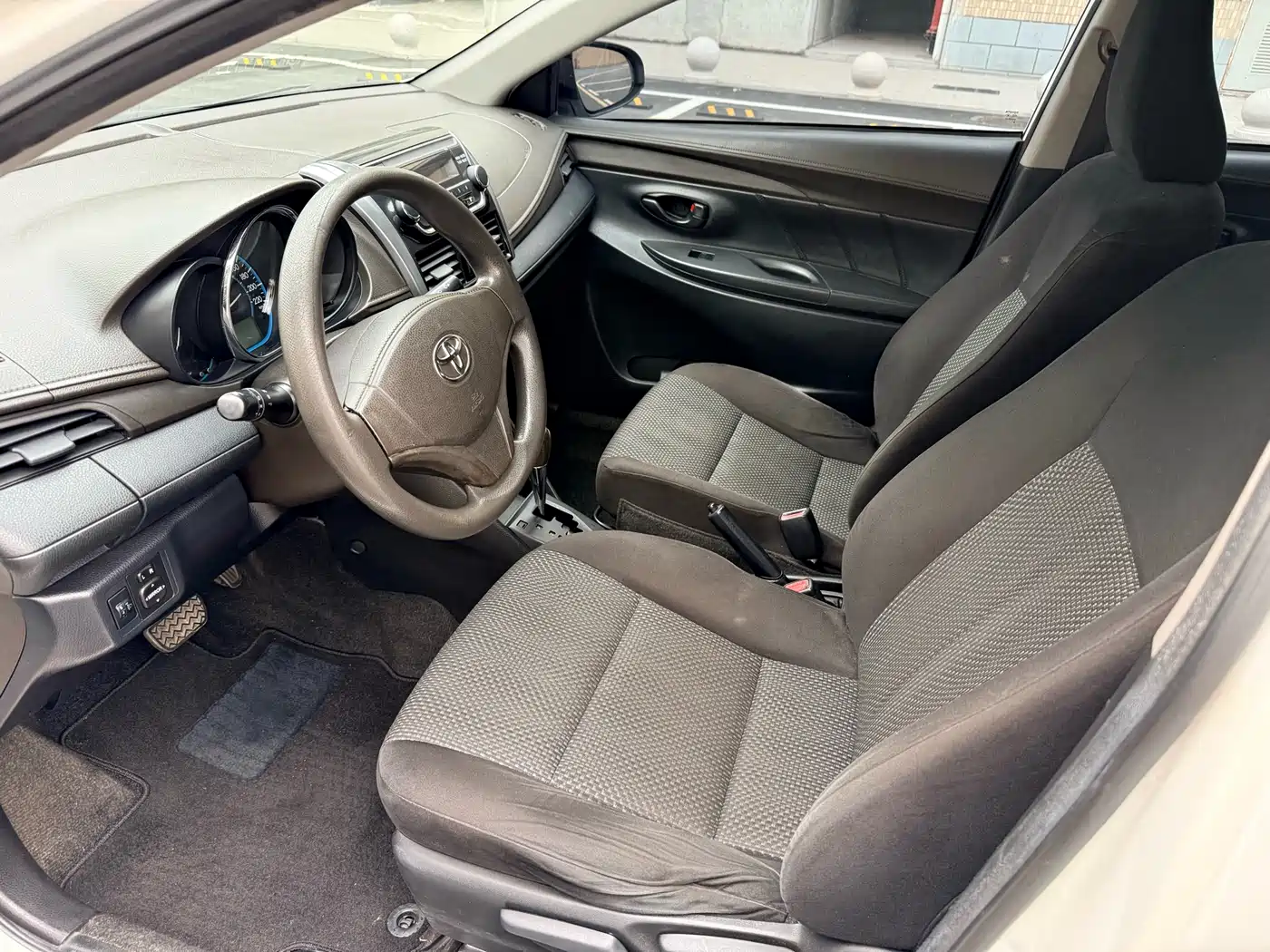 Toyota Vios 2016 1.5L Automatic Zhi Zhen Xing Yao Edition фото 4