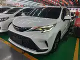 Фото 1 - Toyota Granvia